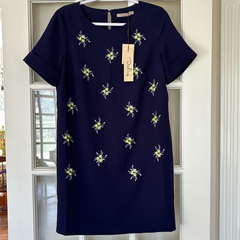 Darling dress with embroidered detail